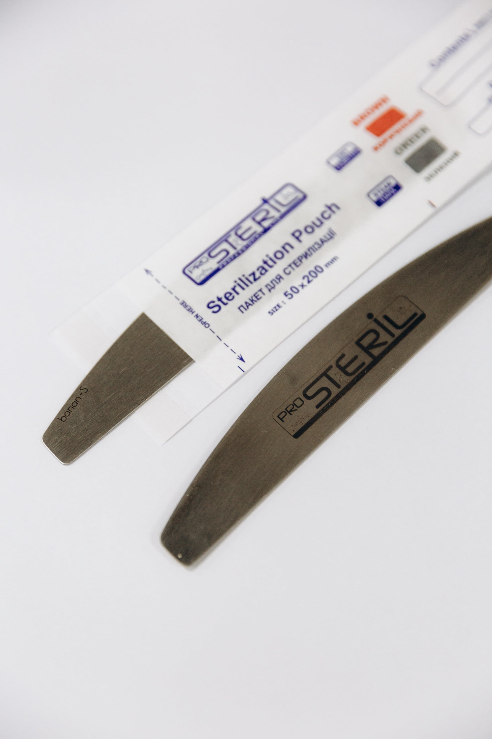 Sacs de stérilisation ProSteril pour stérilisation à l'air chaud et en autoclave, 50 x 200 mm, PKW, avec indicateur, blancs, 100 pièces.