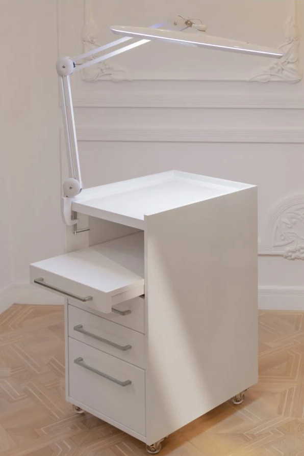 Armoire de podologie mobile Afinia avec poignées argentées