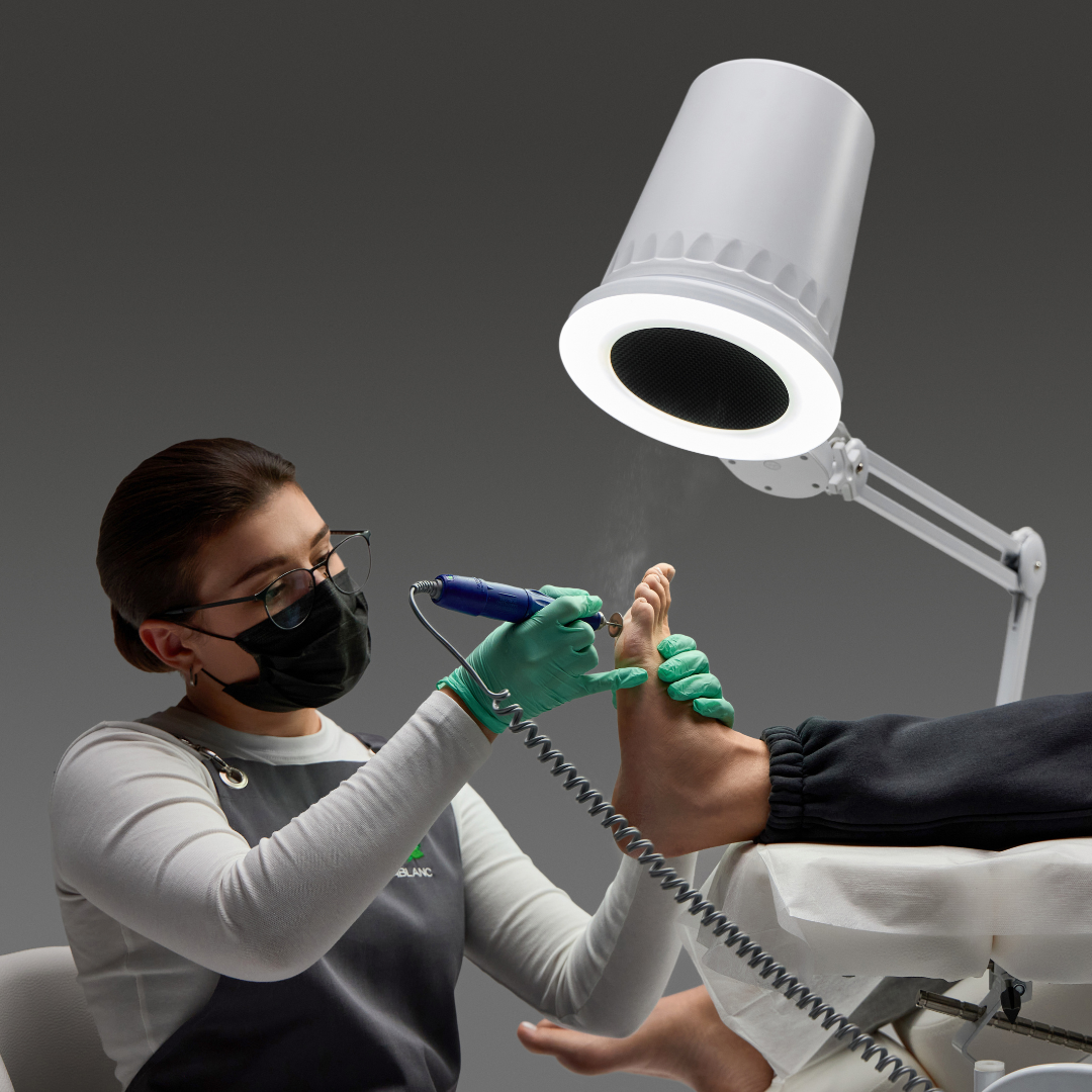 Aspirateur 4BLANC Alize avec fixation de table et éclairage LED