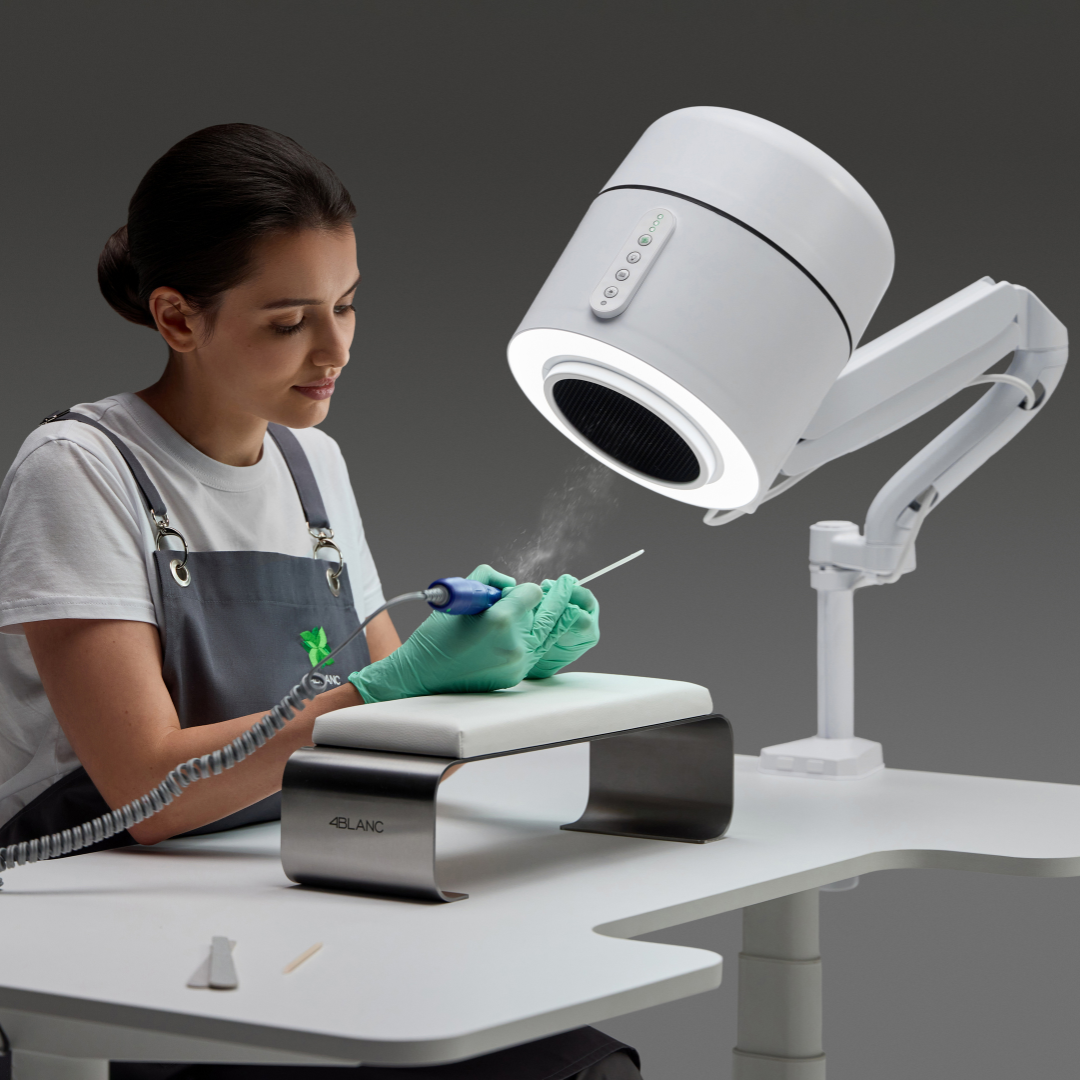 Aspirateur 4BLANC Maestro avec fixation de table et éclairage LED