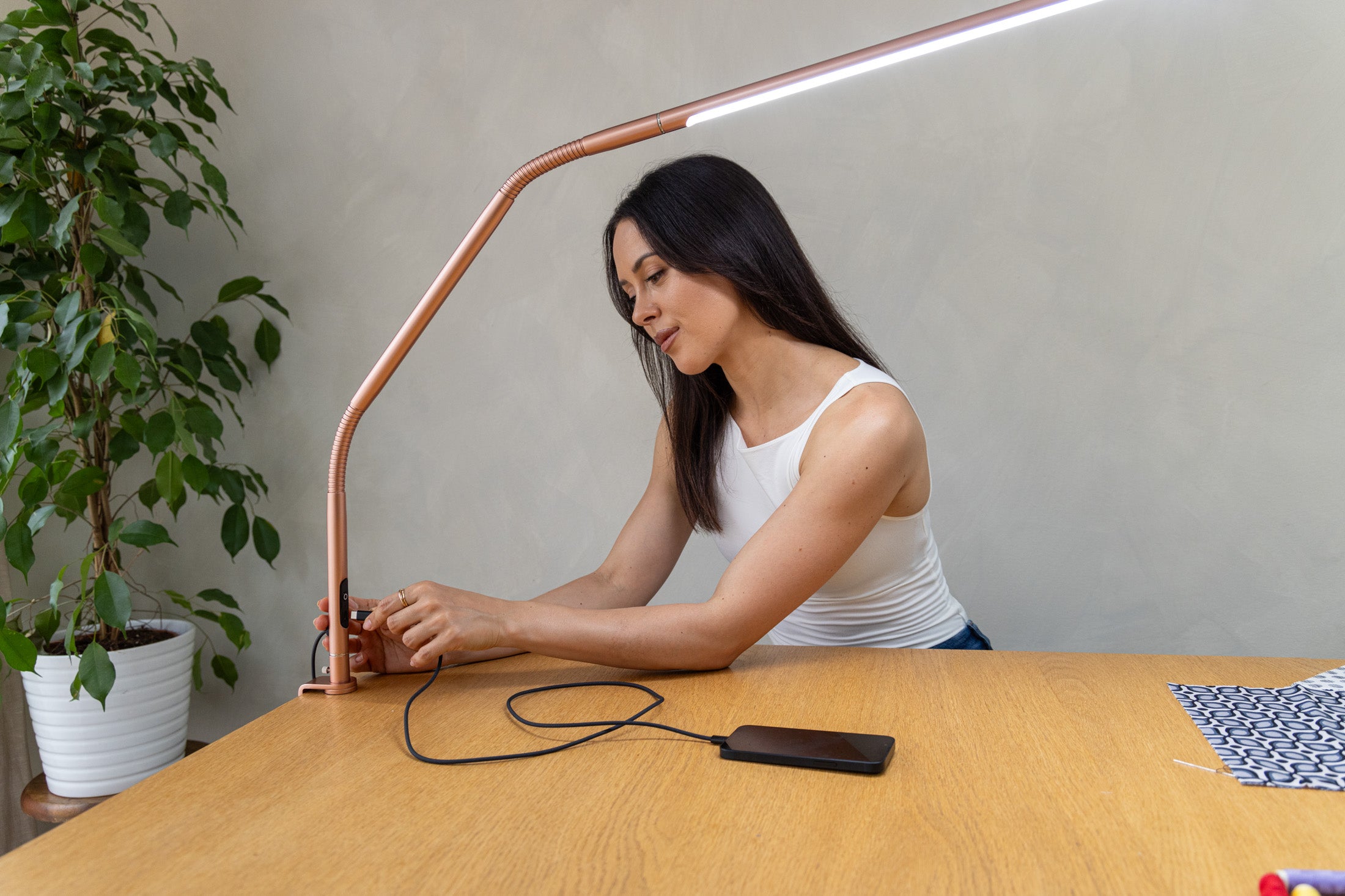 Daylight LED table lamp with bracket [Slimline 4 Rose Gold]