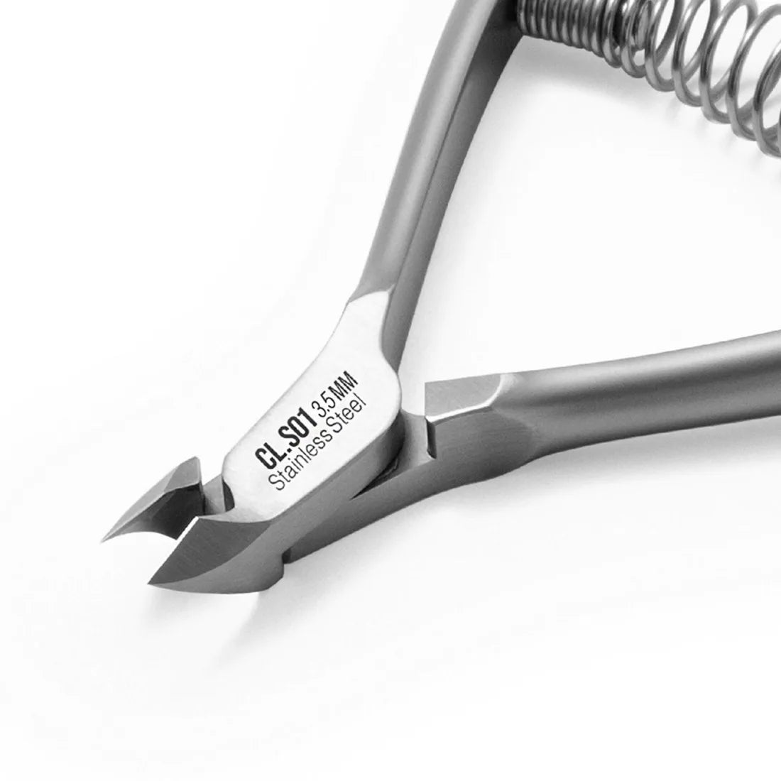 Pince à cuticules NGHIA CL.205 5 mm